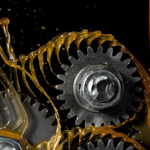 Tooth gear wheel with oil splashes, freeze motion, lubrication concept